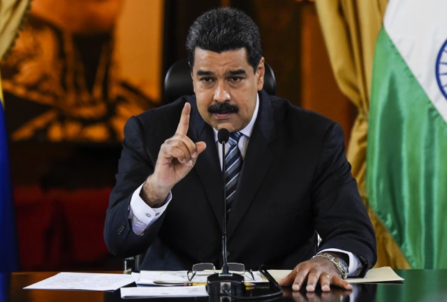 Maduro llama a la oposición a dialogar