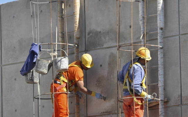 Desempleo bajó en mayo y se ubicó en 7,9%