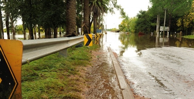Hay más de 200 personas desplazadas por las lluvias