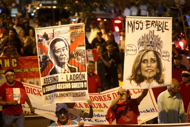 Miles protestan en Perú por indulto a Alberto Fujimori Miles protestan en Perú por indulto a Alberto Fujimori