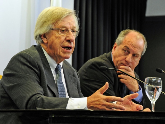 En 2019 el gobierno propone ubicar el salario mínimo nacional en $15.000 En 2019 el gobierno propone ubicar el salario mínimo nacional en $15.000