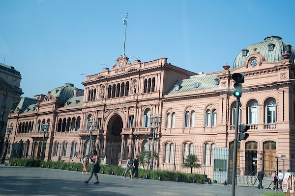 El Senado de Argentina aprueba la reforma estrella de Milei