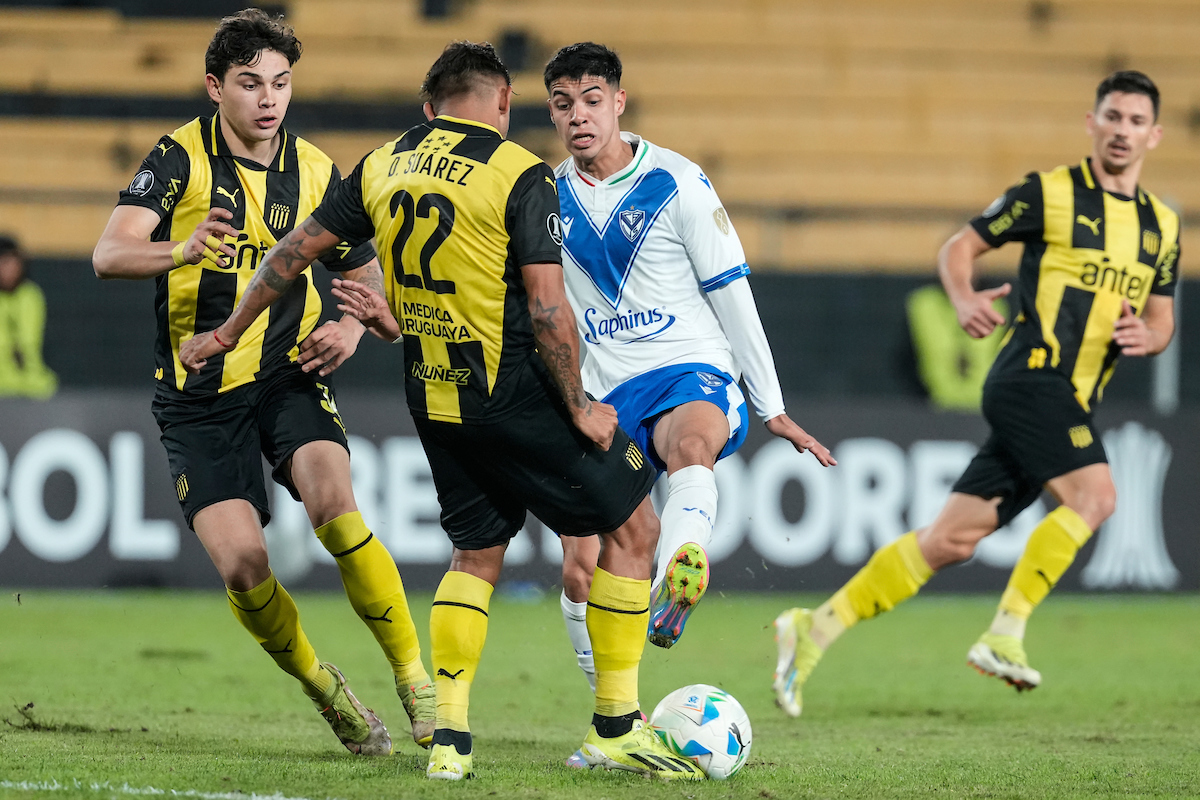 Peñarol y Vélez Sarsfield igualaron sin goles en el Campeón del Siglo ...