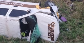 Un m�vil policial en el que viajaban tres agentes choc� contra una rotonda en Ruta 5