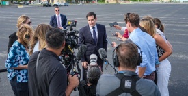 Secretario de Estado estadounidense afirm� que EEUU decidi� atacar Ir�n por las pretensiones de Israel