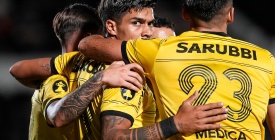 Pe�arol lidera la tabla con 19 puntos