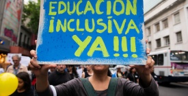 Miles de familias con personas discapacitadas esperan para recibir un asistente personal