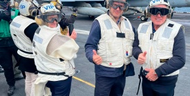 Orsi fue consultado por su visita al portaaviones de Estados Unidos y se�al� que existe una �buena relaci�n de a�os�