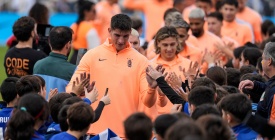 Jugadores de la selecci�n y seiscientos ni�os en la despedida Celeste