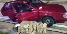 Más de 100 ladrillos de droga hallados tras un registro de vehículos y personas