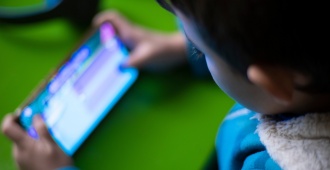 Una mayor exposición frente a las pantallas electrónicas en la primera infancia afecta negativamente a su desarrollo posterior
