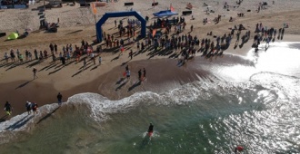 220 nadadores completaron la primera travesía a nado del año en Maldonado