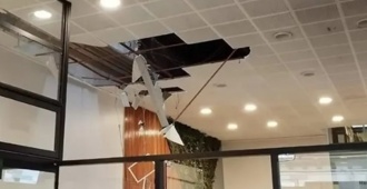 Un operario argentino que reparaba una antena en Salto, se precipit  desde 10 metros de altura sobre el techo de una mutualista y atraves el cielo raso