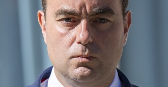  Dimite el primer ministro de Francia un da despus de formar Gobierno