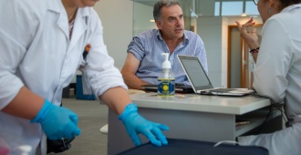 En medio del Consejo de Ministros Orsi y varios ministros fueron vacunados contra el sarampi�n 