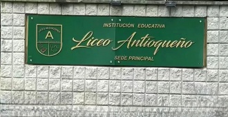 Colombia: bus escolar cay� por un barranco y hay 17 muertos