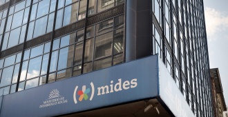 Trabajadores de organizaciones contratadas por el Mides reclaman por adeudos salariales