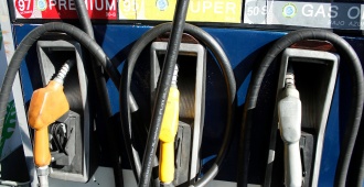 Gobierno anunci� un aumento de los combustibles del 7% desde el primero de abril