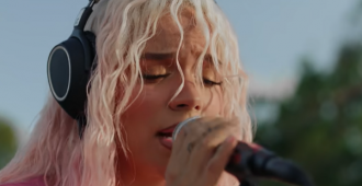 Karol G denuncia que la han amenazado con quitarle la visa si criticaba al ICE 