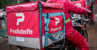 Trabajadores de PedidosYa realizan una movilizaci�n en plaza Independencia por el asesinato de un trabajador