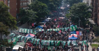 Comenz� la oratoria central del acto por el D�a Internacional de los Trabajadores