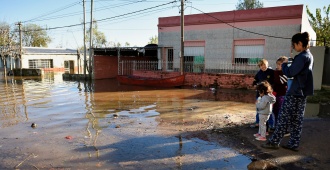 CECOED de Salto asiste a familias a las que le ingres� agua en la vivienda a ra�z del temporal