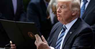  El Senado de EEUU aprueba una resoluci�n para limitar los poderes de guerra de Trump y retirar tropas de Ir�n
