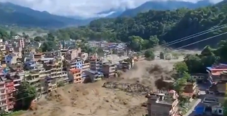 Aumentan a cerca de 180 los muertos por las inundaciones en el norte de Nepal