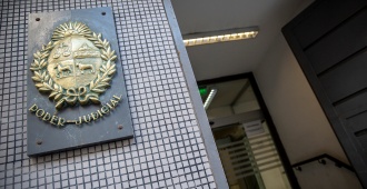 Fue imputado por intento de feminicidio el joven que apu�al� a su compa�era en la Facultad de Medicina
