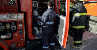 Tres personas resultaron heridas tras el choque entre un �mnibus y un auto en el Centro de Montevideo