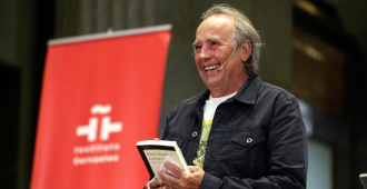 Serrat homenaje� a Benedetti, 
