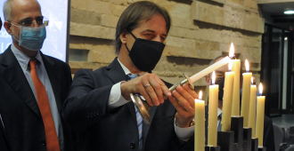 Lacalle Pou particip en el 82 aniversario de la Noche de los Cristales Rotos 
