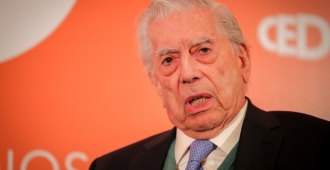 El nobel Vargas Llosa en Uruguay, el "país ejemplo"