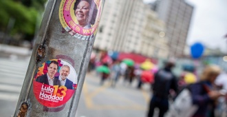 Brasil dirime este domingo unas polarizadas elecciones con Lula como favorito indiscutible