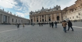 El Papa vuelve al hospital para un chequeo rutinario
