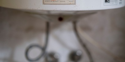 Investigan las causas del accidente que provoc� la muerte de un joven que recibi� una descarga el�ctrica mientras se duchaba en San Carlos.