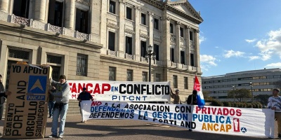 Trabajadores de Fancap se movilizaron en el Palacio Legislativo