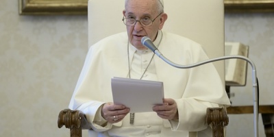 El Papa pide "no permanecer indiferente" tras el �ltimo naufragio en el Mediterr�neo, con 41 fallecidos