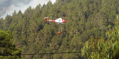 El incendio de Tenerife sigue fuera de capacidad de extinci�n aunque no hay que lamentar p�rdida de viviendas