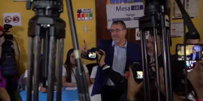 Borrell aplaude que el presidente saliente de Guatemala haya reconocido el resultado de las elecciones