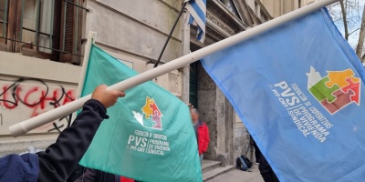 Cooperativistas se manifestaron para que el proyecto de vivienda sindical Bah�a del Cerro contin�e adelante