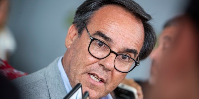 El ministro de Ambiente Robert Bouvier declar� ante el fiscal que investiga la denuncia de presuntas irregularidades en la construcci�n del Antel Arena