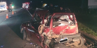 El conductor de un auto result� lesionado tras ser embestido por un �mnibus