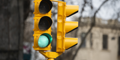 Estn en funcionamiento dos nuevos semforos en la calle Rousseau