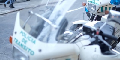 Un auto se incrust� contra una muebler�a en Barrio Goes