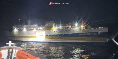 Se incendia un ferry italiano que transportaba migrantes desde Lampedusa