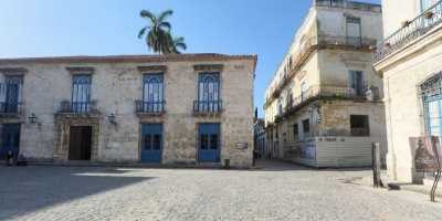 El derrumbe de un edificio deja a varias personas atrapadas en el casco viejo de La Habana