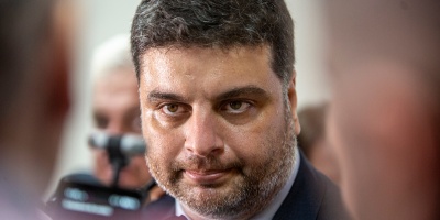 La postura del presidente del FA Fernando Pereira  ante el problema de la Caja Bancaria y de Profesionales  es �facilista, irresponsable y demag�gica�, dice Jisdonian