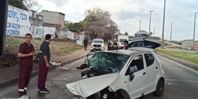 Dos personas resultaron lesionadas graves tras sufrir un siniestro de tr�nsito en los accesos a Montevideo