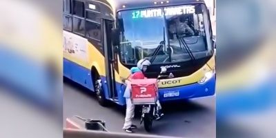 Violenta pelea entre un repartidor-delivery y un chofer de UCOT en La Aguada, con el coche en marcha y pasajeros